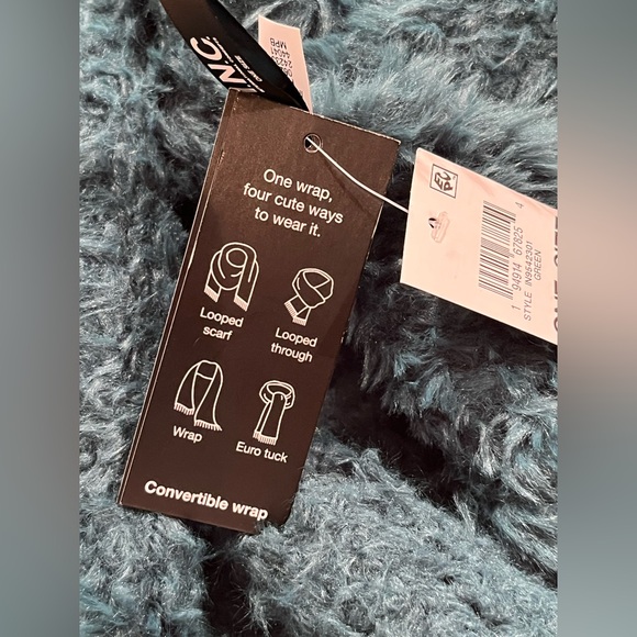 NWT INC International Concepts Women’s Faux Fur Scarf - Picture 7 of 7